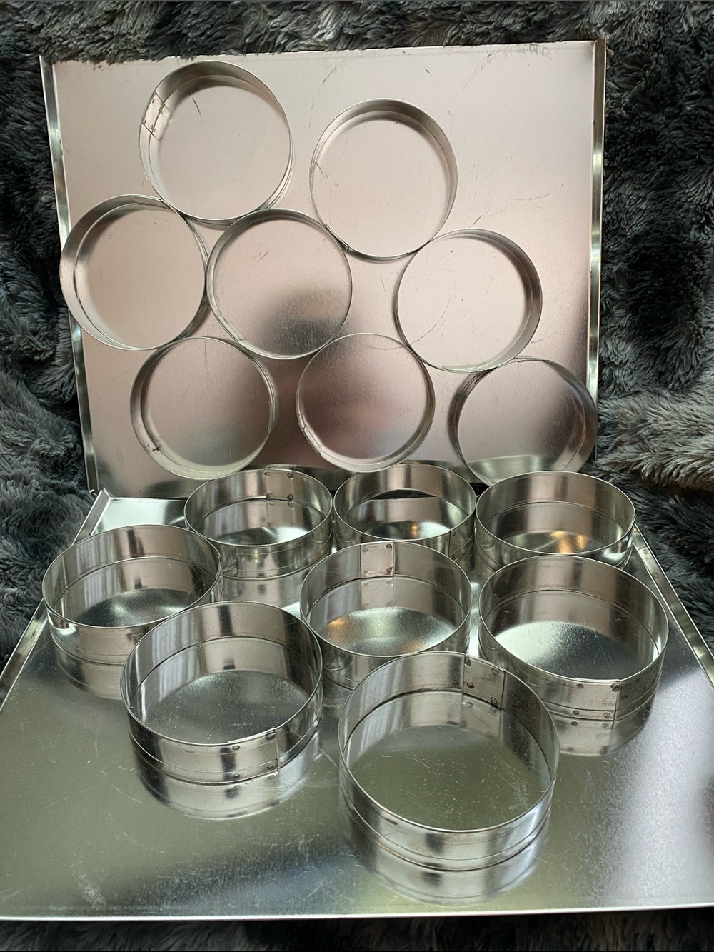 2 Vintage Chef Bordeau 8-Piece Tin Plated English Muffin Rings and trays - Picture 2 of 16